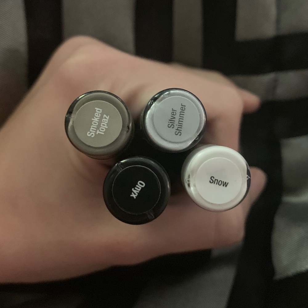 4 shadowsense eyeshadows!